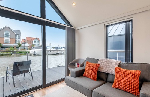 Lincoln Cabin | 1 bedroom accommodation in Lincoln
