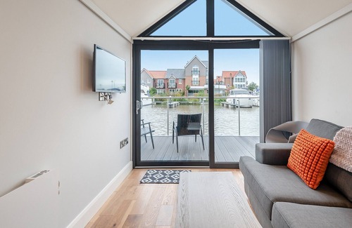 Lincoln Cabin | 1 bedroom accommodation in Lincoln