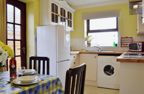 Llannon Cottage | Cozy 1 Bedroom Retreat in Llannon with Ocean Views