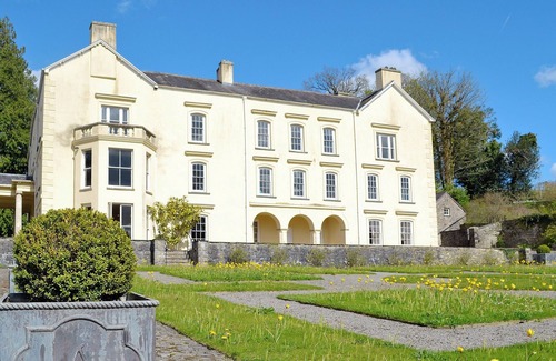Llannon Cottage | Cozy 1 Bedroom Retreat in Llannon with Ocean Views
