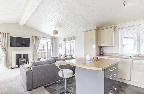 White Cross Ski Chalet | Discover a 3 Bedroom Retreat in Newquay with Pool & Spa