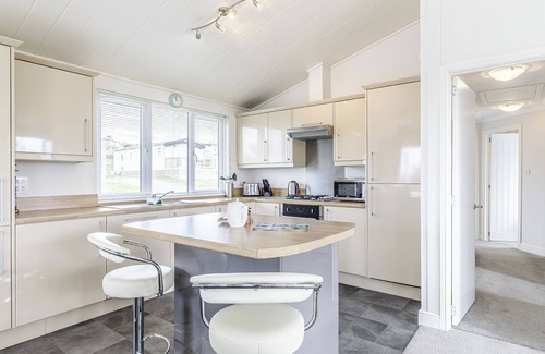 White Cross Ski Chalet | Discover a 3 Bedroom Retreat in Newquay with Pool & Spa