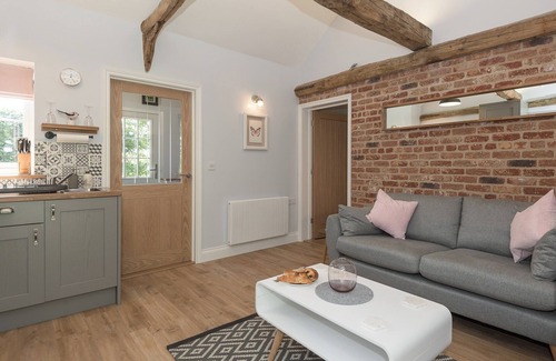 Brampton Cottage | Unforgettable 1 Bedroom Retreat in Oxnead, Near Norwich