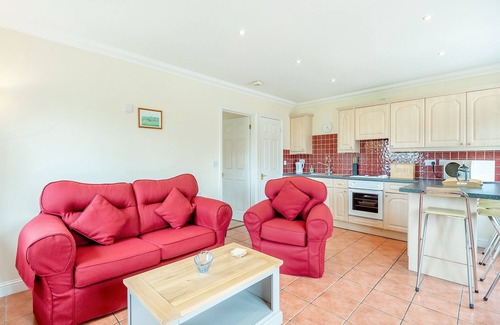 Brightlingsea Cottage | Cozy 1 Bedroom Retreat in St Osyth with Ocean View