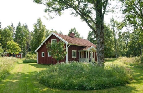 Forsheda House | Cozy 1 Bedroom Retreat in Forsheda with Family-Friendly Perks