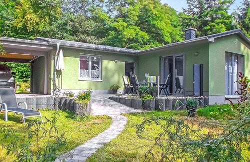 Lychen House | Cozy 1 Bedroom Retreat with Lake View in Lychen
