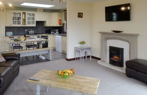 Annan Cottage | Beautiful 1 Bedroom Getaway in Annan with Ocean Views