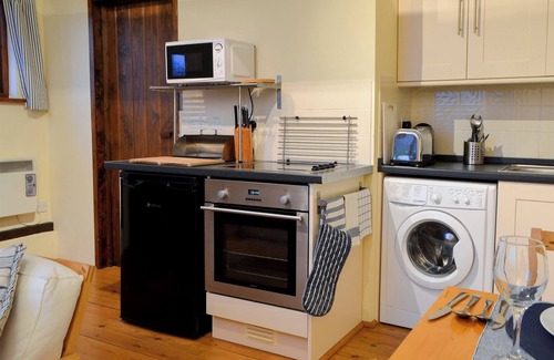 Battle Cottage | Comfortable 1 Bedroom Retreat in Ninfield, Near Battle