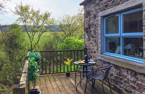 Denholm Cottage | Premier 1 Bedroom Stay in Denholm with Breakfast & Pet-Friendly