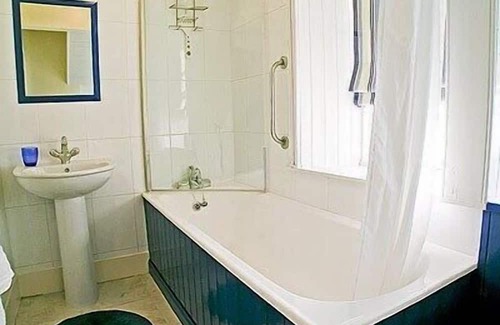 Glencoe Cottage | Idyllic 1 Bedroom Retreat in Glencoe with Ocean Views