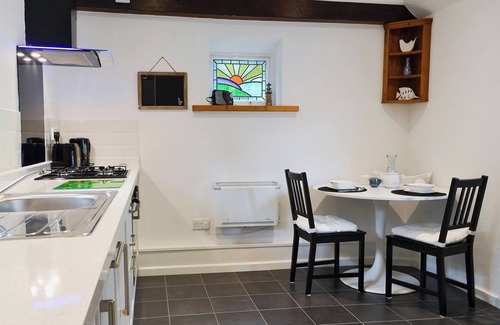 Honiton Cottage | Cozy 1 Bedroom Stay in Upottery, Near Honiton