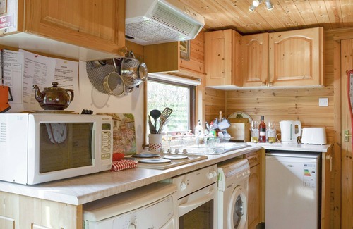 Keswick Cottage | Exceptional Pine Log Cabin with Lake Views and Scenic Grounds