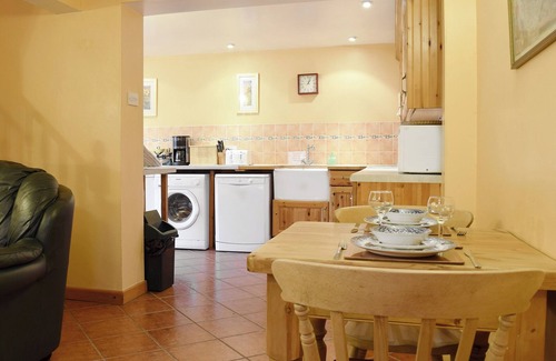 Leek Cottage | Cozy 1 Bedroom Retreat in Onecote with Breakfast Included
