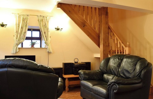Leek Cottage | Cozy 1 Bedroom Retreat in Onecote with Breakfast Included