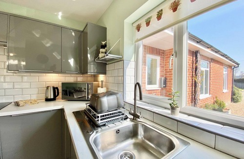 North Newnton Cottage | Cozy 1 Bedroom Stay in Pewsey with Child-Friendly Amenities