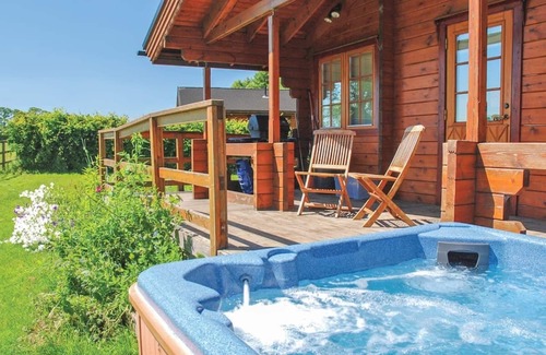 Ryther Ski Chalet | Cozy Lodge with Double and Twin Rooms & Spa Amenities
