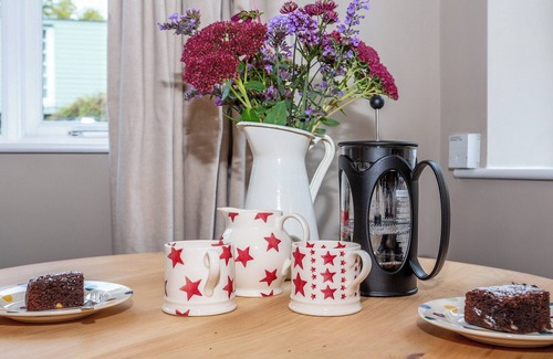 Thirsk Cottage | Romantic Cottage Retreat with Breakfast and Family Amenities