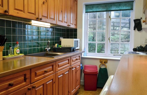 Whitby Cottage | Tranquil Retreat Near Robin Hood’s Bay with Ocean View
