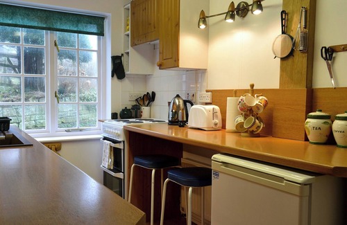 Whitby Cottage | Tranquil Retreat Near Robin Hood’s Bay with Ocean View