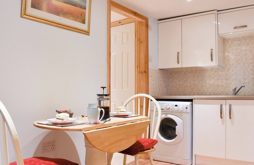 Whitby Cottage | Cozy 1 Bedroom Accommodation with Ocean Views in Whitby