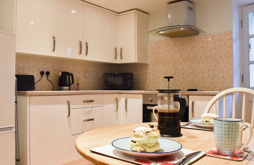 Whitby Cottage | Cozy 1 Bedroom Accommodation with Ocean Views in Whitby