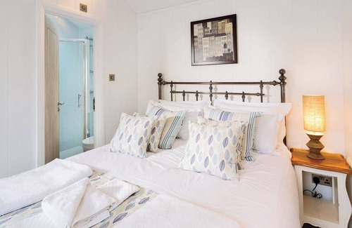 Hele Cabin | 1 bedroom accommodation in Hele Bay, Ilfracombe