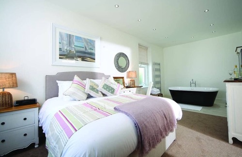 Hele Cabin | 1 bedroom accommodation in Hele Bay, Ilfracombe