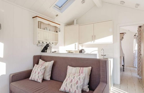 Hele Cabin | 1 bedroom accommodation in Hele Bay, Ilfracombe