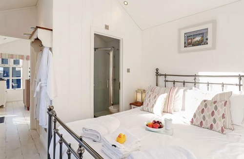 Hele Cabin | 1 bedroom accommodation in Hele Bay, Ilfracombe