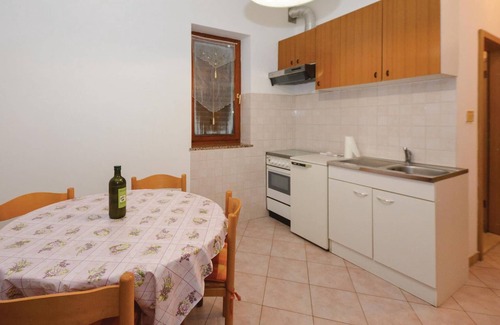 Izola Apartment | Cozy 1 Bedroom Retreat in Scenic Izola with Ocean Views