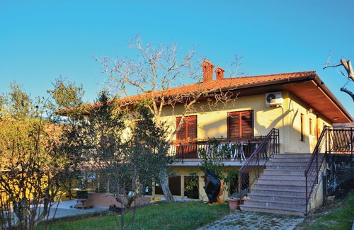 Izola Apartment | Cozy 1 Bedroom Retreat in Scenic Izola with Ocean Views