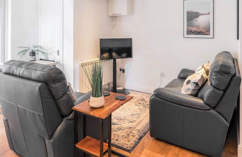 Tywardreath Cottage | Cozy 1 Bedroom Retreat in Tywardreath with Ocean Views