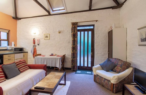 Acomb Cottage | Cozy 1 Bedroom Stay in York with Breakfast & Kitchen