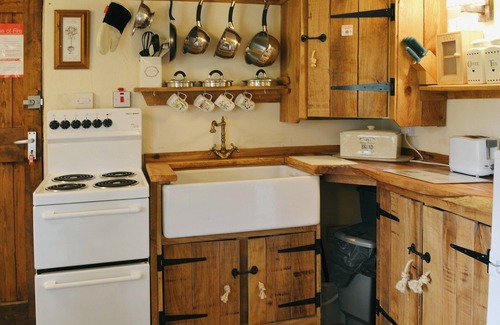 Elmsted Cottage | Cozy 1 Bedroom Stay in Stelling Minnis Near Canterbury