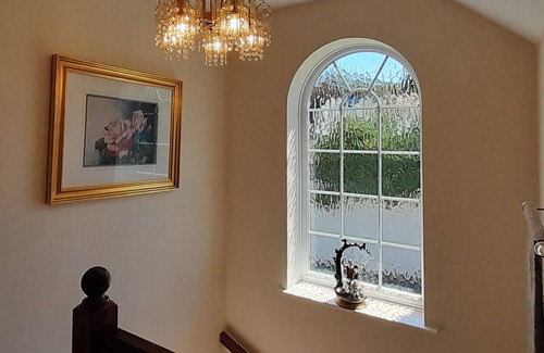 New Forest District Cottage | Cozy 1 Bedroom Stay in Sway with Oceanfront Views