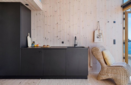 Aarhus C Apartment | Cozy 1 Bedroom Retreat with Oceanfront Views in Aarhus C