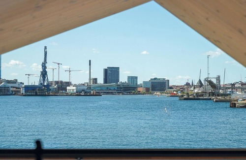 Aarhus C Apartment | Cozy 1 Bedroom Retreat with Oceanfront Views in Aarhus C