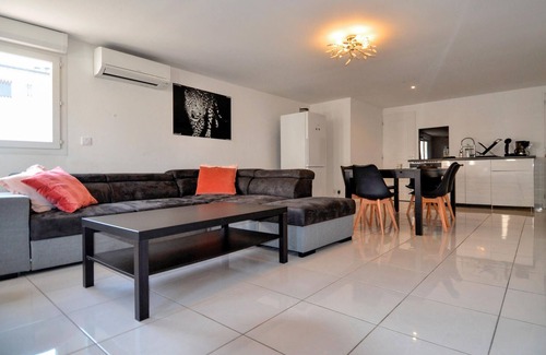 Mas Thibert House | 1 bedroom amazing home in Mas-Thibert