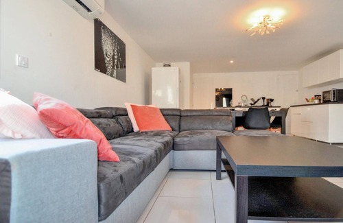 Mas Thibert House | 1 bedroom amazing home in Mas-Thibert