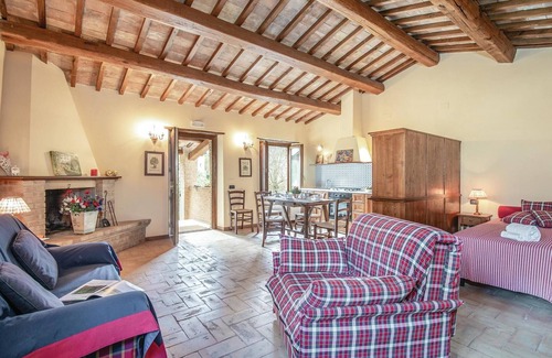 Bazzano Inferiore House | Cozy 1 Bedroom Getaway in Spoleto PG with Pet-Friendly Perks