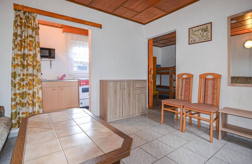 Bellin House | Cozy 1 Bedroom Retreat in Bellin with Lake View Amenities