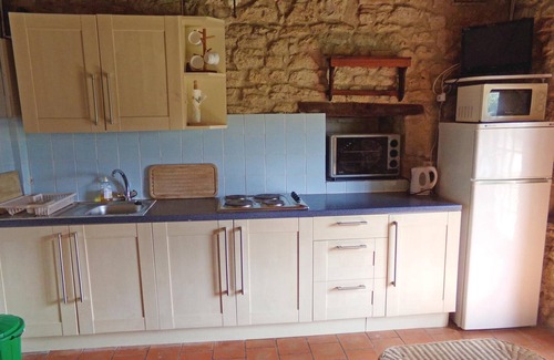 Eymet House | Cozy 1 Bedroom Stay in Eymet with Pool and Spa Access
