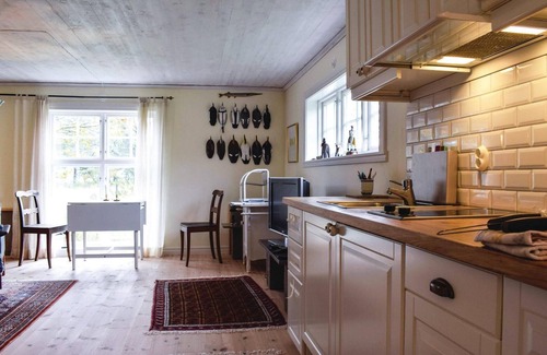 Fora House | Seaside Cottage with Breathtaking Views and Spa Amenities