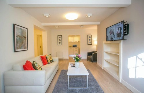 City Centre Dublin Apartment | 1 Bedroom Apartment Close to Iveagh Gardens