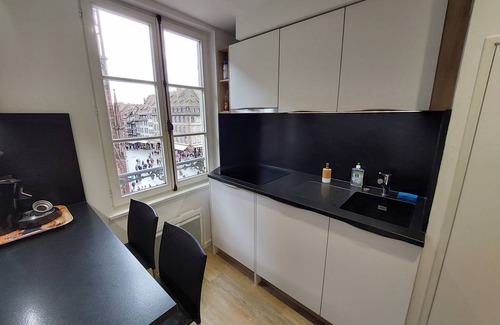 Historic Center Apartment | Modern 1 Bedroom Apartment Near Place de la Cathédrale