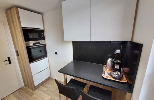 Historic Center Apartment | Modern 1 Bedroom Apartment Near Place de la Cathédrale