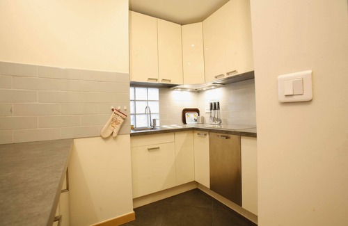 Parc-de-Montsouris Apartment | Inviting Hotel Near Métro Glaciere with Spa & Hot Tub