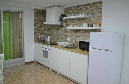 Alicante Apartment | Cozy 1 Bedroom Apartment with Balcony & Free Netflix