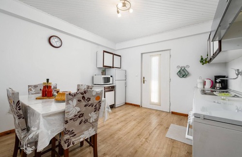 Makovci Apartment | Discover 1 Bedroom Accommodation in Groznjan - Pet Friendly!
