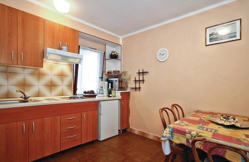 Nova Vas Apartment | Cozy 1 Bedroom Getaway in Porec with Spa & Breakfast